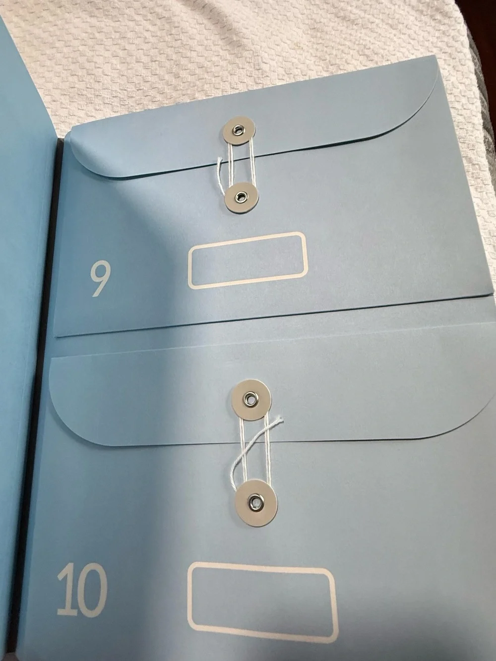 Amazon expandable accordion